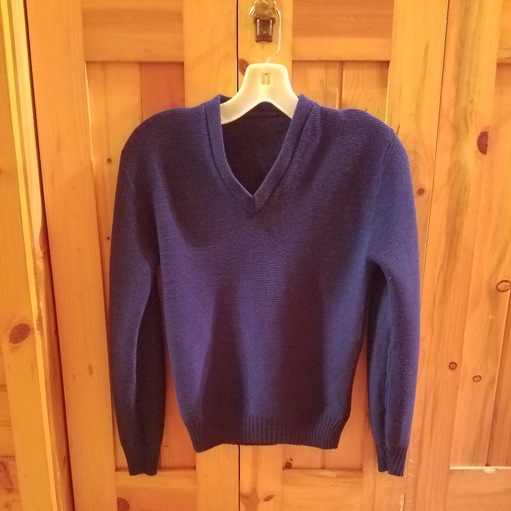 Vintage blue V neck sweater.  No tags, fits like a S/M.